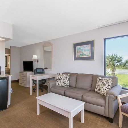 Days Inn & Suites By Wyndham Navarre - Near Beaches Hurlburt Exterior foto