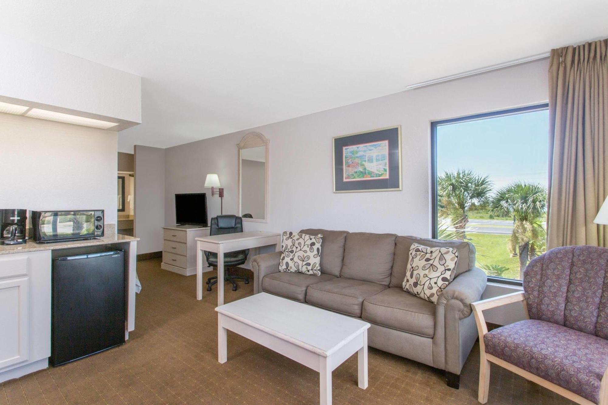 Days Inn & Suites By Wyndham Navarre - Near Beaches Hurlburt Exterior foto