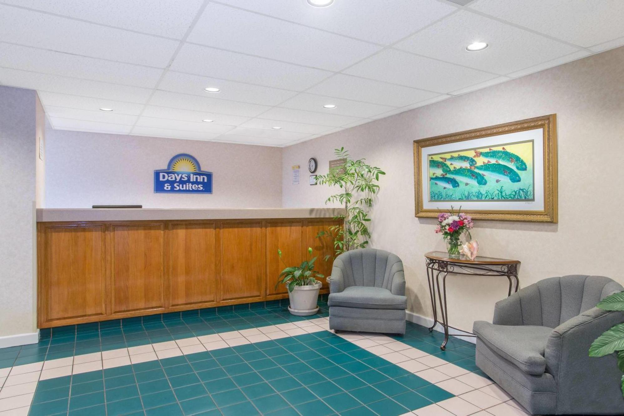 Days Inn & Suites By Wyndham Navarre - Near Beaches Hurlburt Exterior foto